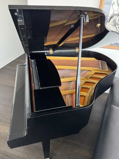 Yamaha GH1 Baby Grand Piano – Excellent Condition, View more