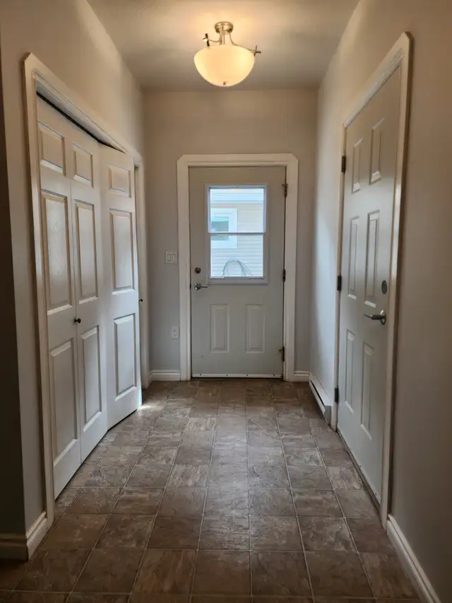 Beautiful Modern 3 bed 2 bath townhouse style condo for rent in Long Term Rentals in Whitehorse - Image 7