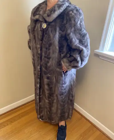 NEW LADIES MINK COAT 18-20, View more