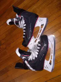 Boys Bauer hockey skates size 4D