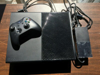 Xbox One 500gb with cords and game