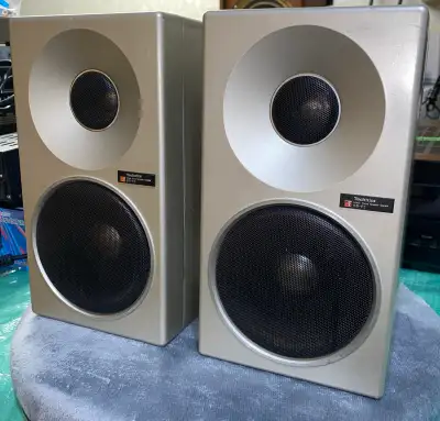TECHNICS AUDIOPHILE BOOKSHELF SPEAKERS, View more