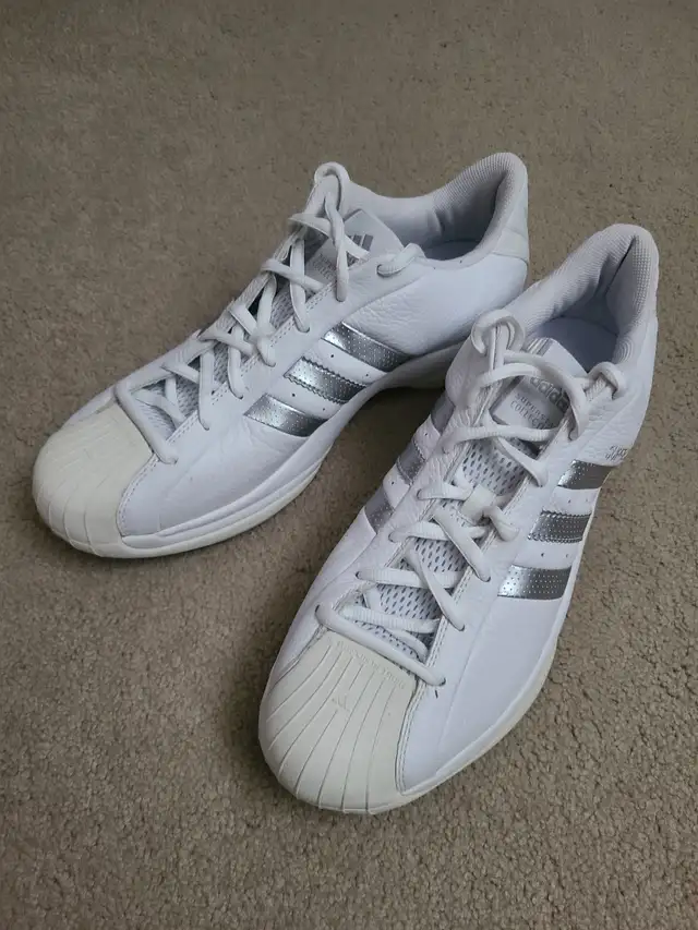 adidas shoes men's - brand new, vintage (2006), white and silver in Men's Shoes in Kitchener / Waterloo - Image 2