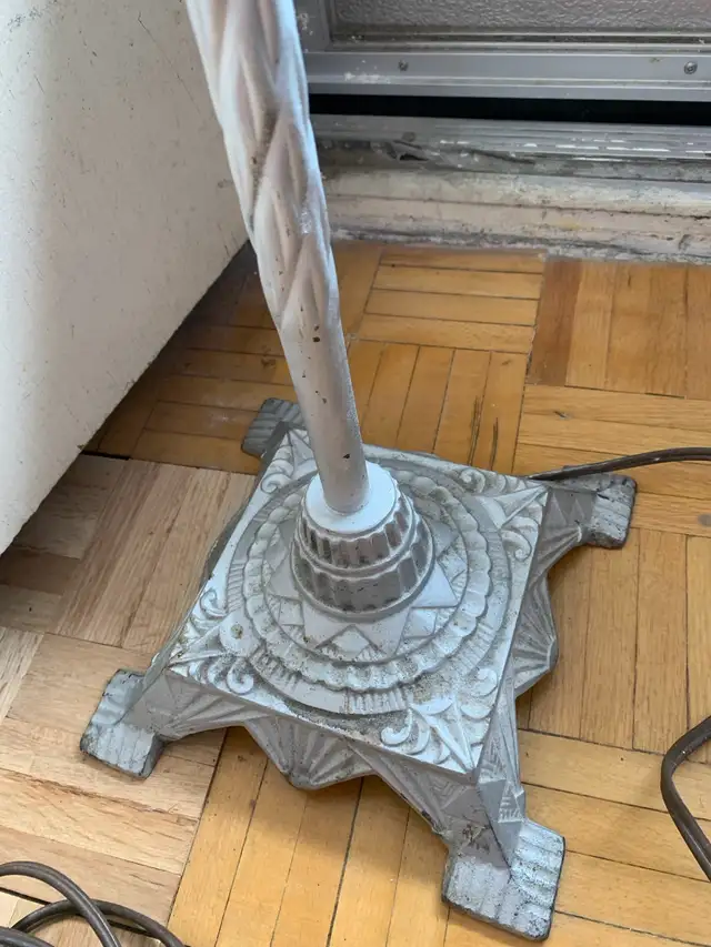 Antique Floor Lamp w/3 lamp sockets in Indoor Lighting & Fans in Oshawa / Durham Region - Image 5