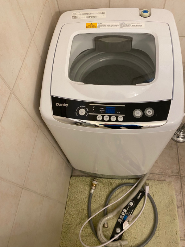 Danby 0.9 cu. ft. Compact Top Load Washing Machine in Washers & Dryers in Oshawa / Durham Region