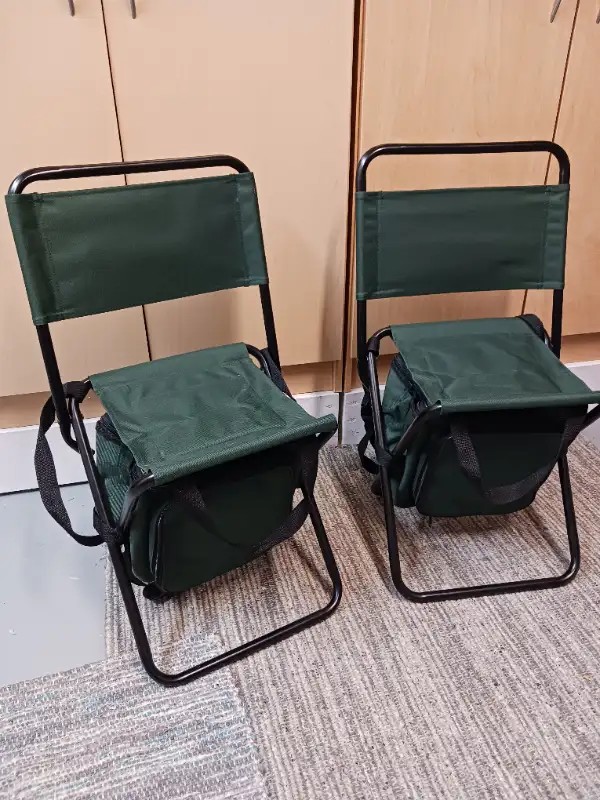 Petites chaises pliantes et portables in Patio & Garden Furniture in Edmundston - Image 2