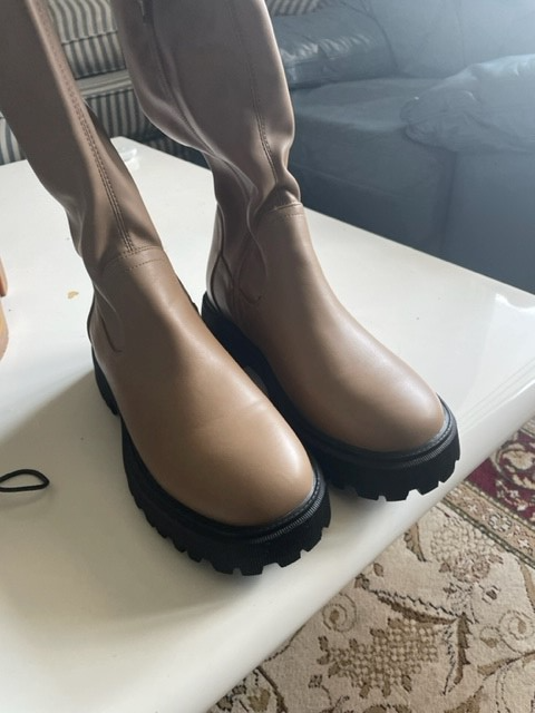 Brown Leather Platform Boots MOVING SALE in Women's - Shoes in Oshawa / Durham Region - Image 4