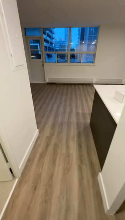 LEASE TAKEOVER — Bachelor Condo at Yonge & Eglinton, Toronto 75 Broadway Ave, Unit 817 (8th floor) L...