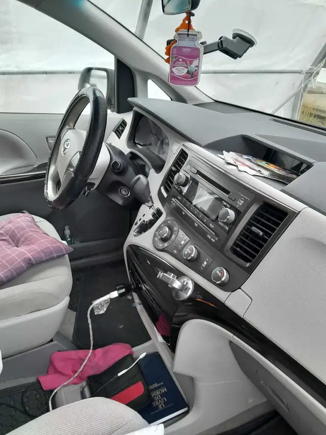 Vente de voiture in Cars & Trucks in West Island - Image 2