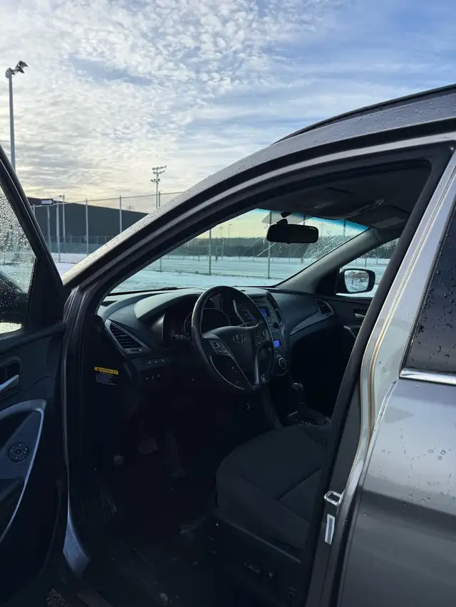 Hyundai Sante Fe 2015 AWD in Cars & Trucks in City of Montréal - Image 9