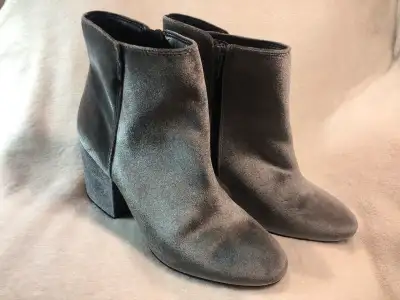 Women’s grey Aldo ankle boot size 9, View more