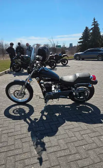 Nice looking Suzuki S40 in excellent condition with low mileage.Well maintained, bike has pretty muc...
