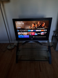 32" Toshiba TV plus TV stand. Works great.