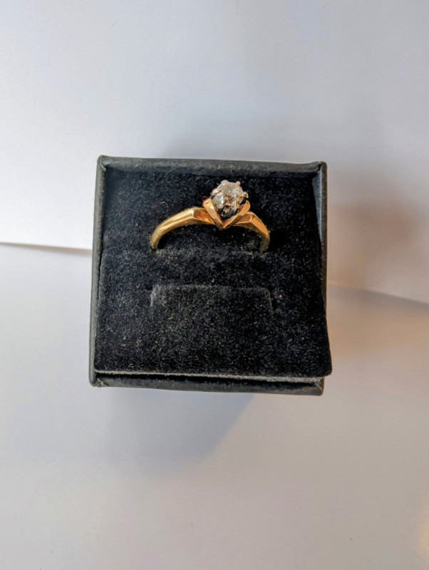 Women's 14K Gold Diamond Solitaire Ring ~Size 7 in Jewellery & Watches in Hamilton - Image 2