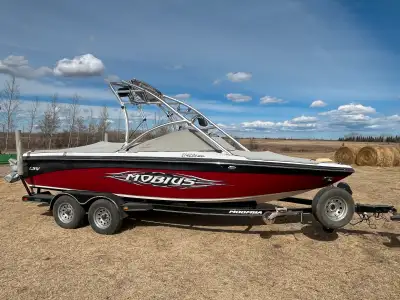 ‘06 moomba, 1800 lbs of ballast, 2 rear bags, one middle. Perfect pass cruise control, heater, Indma...