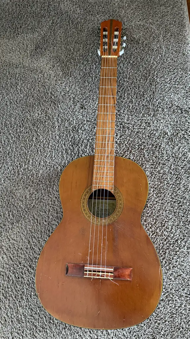Suzuki violin classical guitar Japan project guitar. Pour projet in Guitars in Laval / North Shore - Image 2