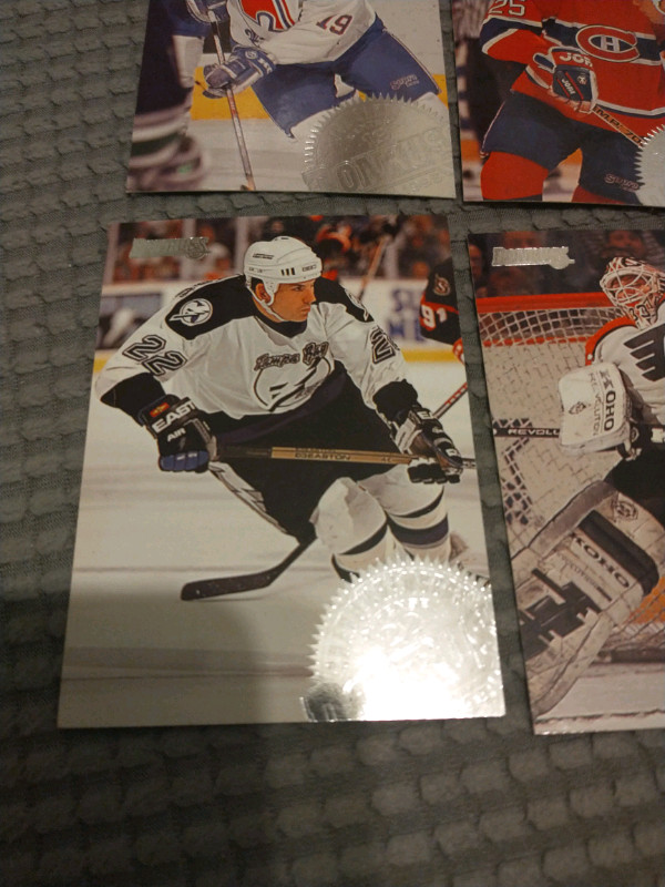 1994-1995 Donruss 6 NHL hockey cards incl Sakic in Arts & Collectibles in City of Toronto - Image 3