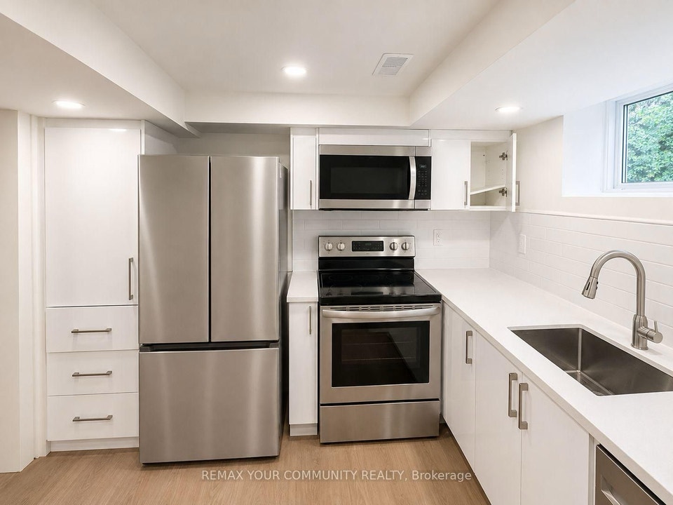 Bright and beautiful 2-Bedroom Home Mill Pond, Richmond Hill 4