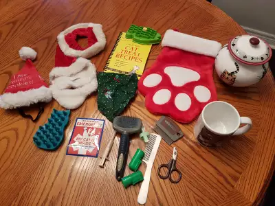 Various items for your cat/kitten. Items are almost all used, but still in excellent, very clean. fe...