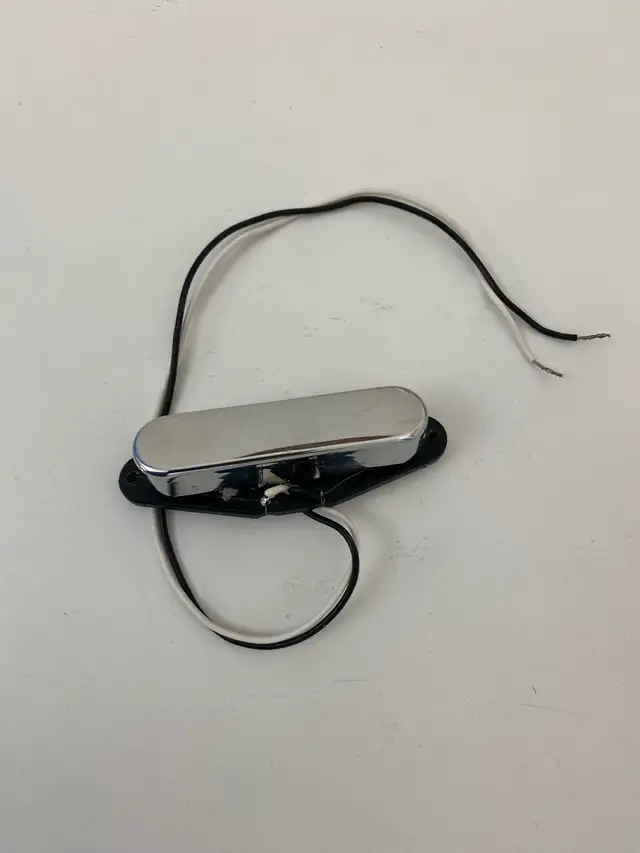 Fender Tex-Mex Telecaster neck pickup in Guitars in City of Montréal - Image 2