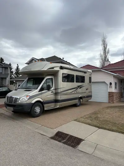 Fantastic fuel economy and tremendous versatility is what Freddie the Freightliner motorhome has bee...