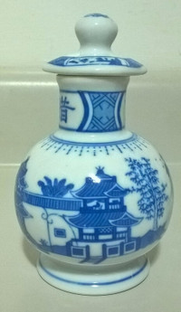 Vintage Porcelain Landscape Snuff Bottle, Chinese Painting