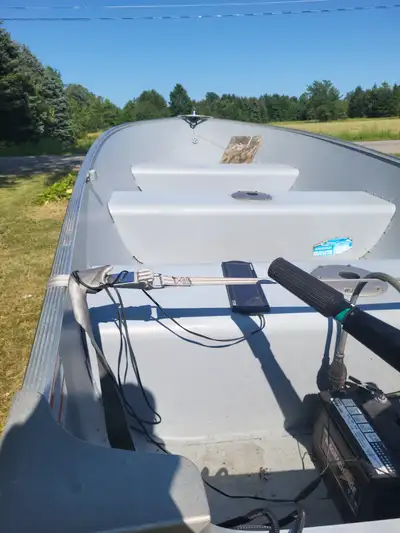 Boat, Motor 20hp 4 stroker mercury, Trailer. Comes with 2 manual drownriggers, safety kit, bow and s...