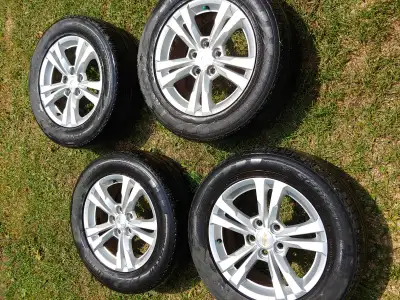 4 mags 17 "Chevrolet Equinox 2010 bolt pattern 5x120 pneu fini Prend échange mags 5x114,3 16" ou 17"