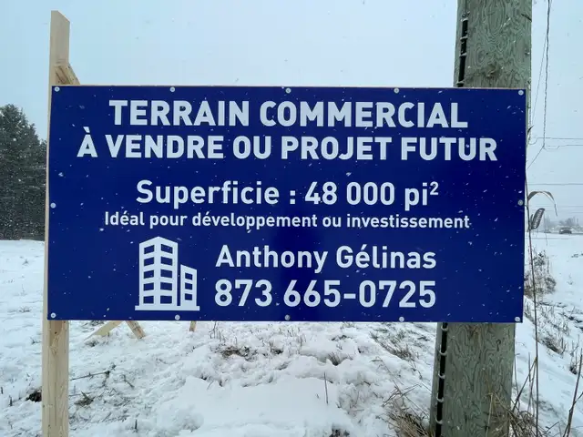 Terrain commercial à vendre