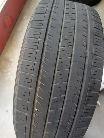 Selling a set of four Yokohama Geolandar all season tires, ideal for SUVs, vans and larger vehicles....