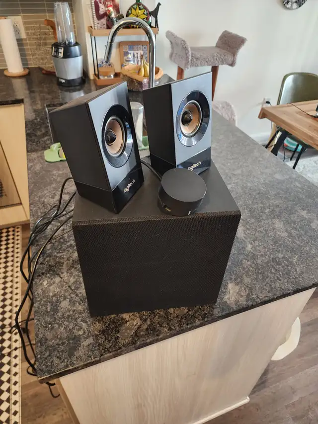 Multimedia 2.1 Speaker System with Subwoofer (Logitech Z533) in Speakers in Markham / York Region - Image 6