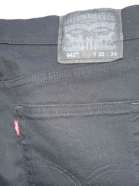 Black Levis Jeans 32×34 Red Tab