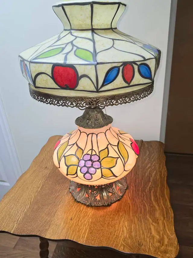 Table lamp & matching ceiling light in Indoor Lighting & Fans in Ottawa - Image 5
