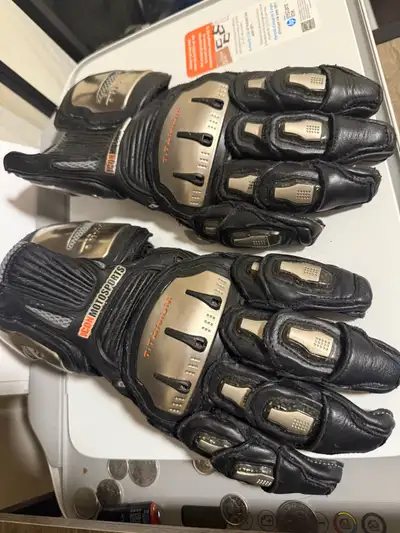 Great condition but there’s a hole on the left thumb which showed in picture, has been fixed and doe...