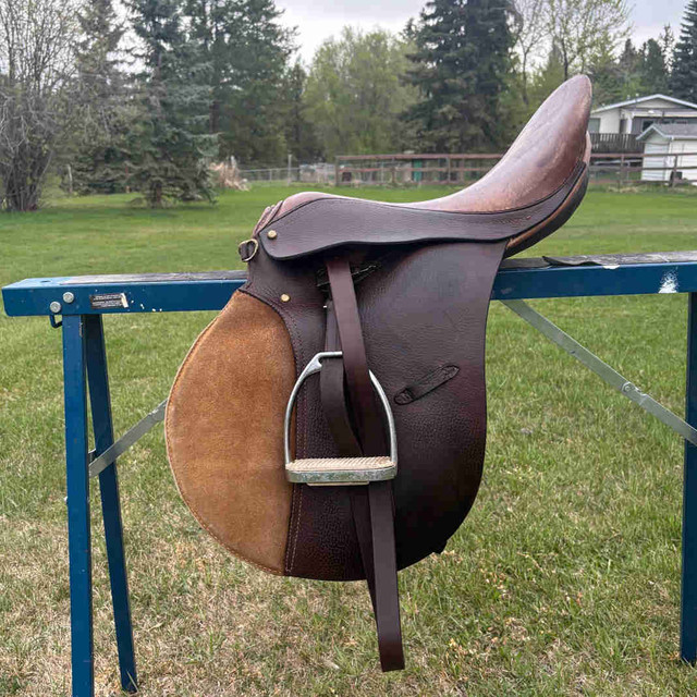English Saddle near Sherwood Park in Equestrian & Livestock Accessories in Strathcona County