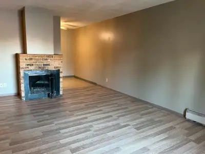 Lower mount royal 1 bedroom apart, balcony, parkg, $1275/m + ele