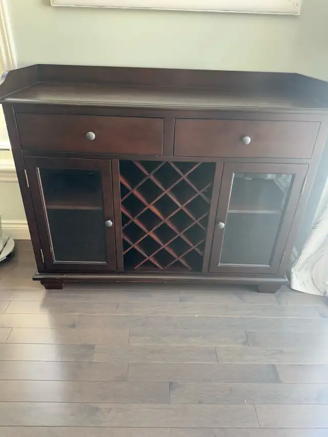⭐ Cherry Wood Buffet ⭐ in Hutches & Display Cabinets in Ottawa - Image 5