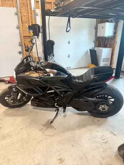 2013 Chrome Ducati Diavel – Good Condition Up for sale is my stunning 2013 Ducati Diavel in chrome....