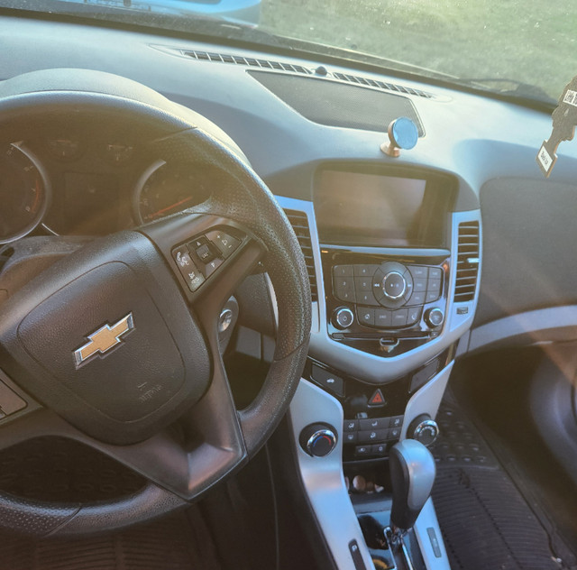 2015 Chevy Cruze for Sale in Cars & Trucks in Ottawa - Image 4