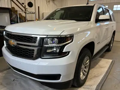 2015 Chev Tahoe LT New: Transmission @260,000 Brakes and rotors Air ride Strutts and air compressor...