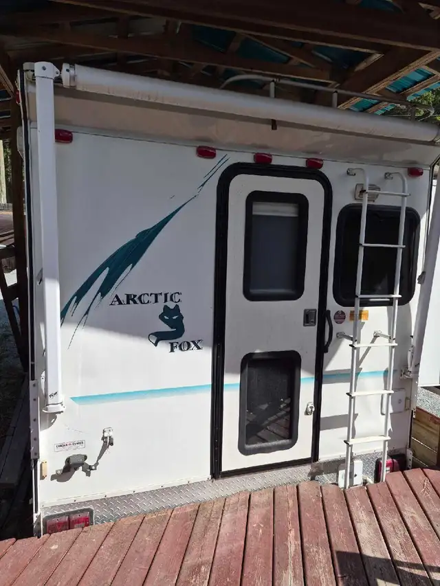 ARCTIC FOX TRUCK CAMPER in Travel Trailers & Campers in Kamloops - Image 5