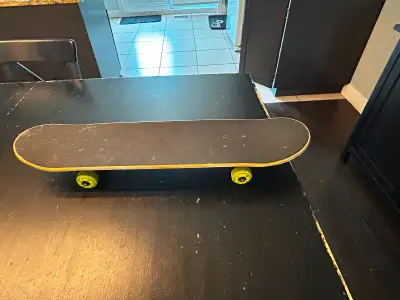 Skateboard à vendre pour 15$, View more
