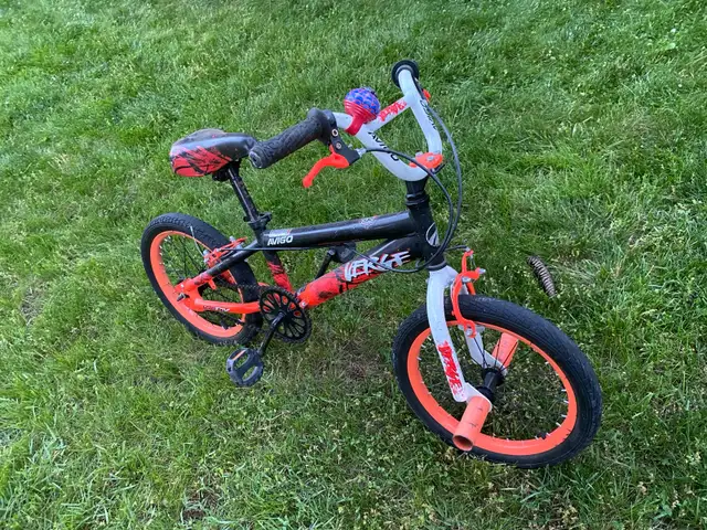 Advanced kids bike with full brakes in Kids in Windsor Region - Image 3