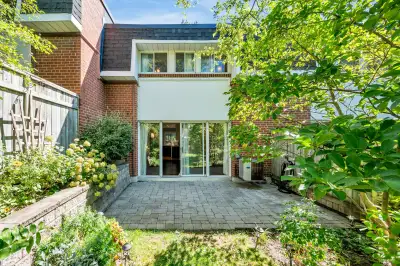 3 Beds 2 Baths Townhouse For Rent