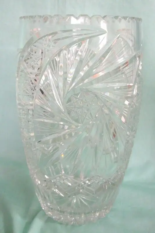 VASE CRYSTAL TAILLER  //  GERMANY // ..Motif PINWHEEL... in Arts & Collectibles in West Island - Image 2