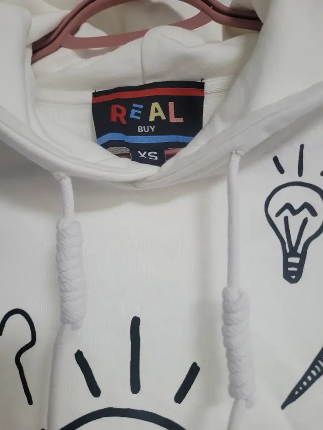 REAL BUY SWEATER XS BRAND NEW $40 Total63735875335681122