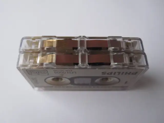 2x Vintage PHILIPS Mini-Cassette Tape/bande (30 minute) LFH-0005 in Other in Longueuil / South Shore - Image 6