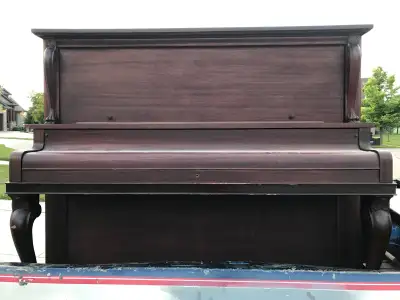 FREE PIANO 1932 HEINTZMAN UPRIGHT WALNUT BROWN DARK BROWN VENEER, View more