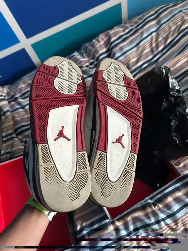 Jordan 4 Fire Red size 13 2012 w OG Box in Men's Shoes in Markham / York Region - Image 4