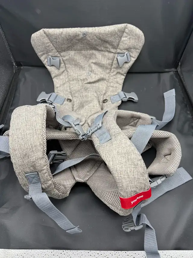 4-in-1 Baby Carrier Newborn to Toddler in Strollers, Carriers & Car Seats in Markham / York Region - Image 4